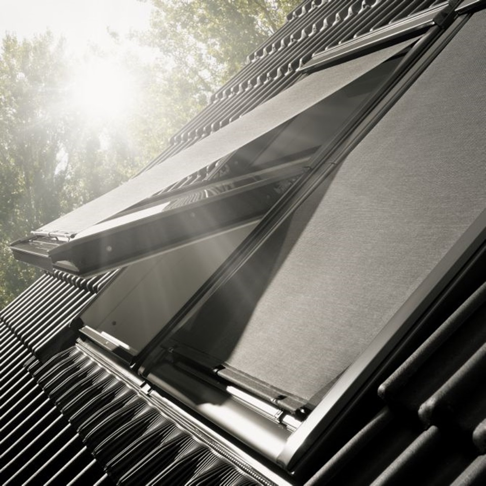 Waarom dakraam zonwering onmisbaar is in de zomer én winter