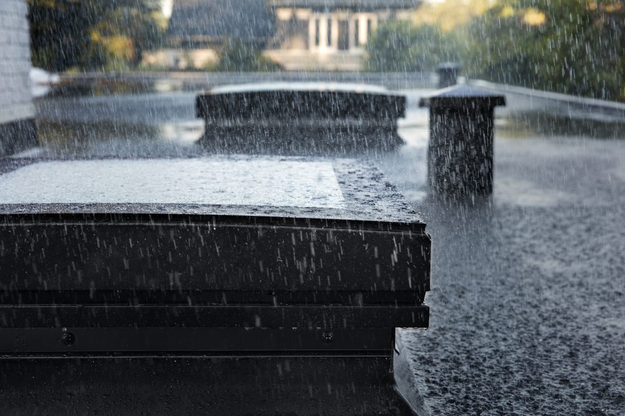 Last van het geluid van regen? Deze lichtkoepels hebben de beste geluidsisolatie. 
