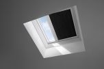 VELUX verduisterend plisse gordijn FMK elektrisch voor VELUX lichtkoepel en platdakraam CFP en CVP 100x100 cm.