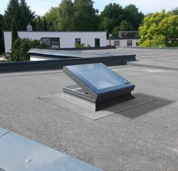 Intura platdakraam triple glas elektrisch bediend voor ventilatie 60x120 cm.