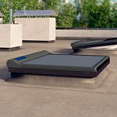 Fakro AMZ/F buitenzonwering solar voor Fakro platdakraam 120x220 cm kleur 090 antraciet stoftransparantie 10%.